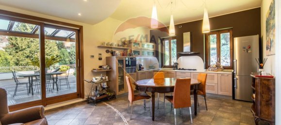 2 Schlafzimmer Villa in Besana in Brianza, Italy, Nr. 327959 2