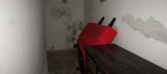 4 rooms House in Carrara, Italy No. 48139 17