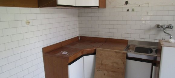 4 rooms House in Carrara, Italy No. 48139 6