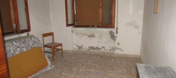 4 rooms House in Carrara, Italy No. 48139 11