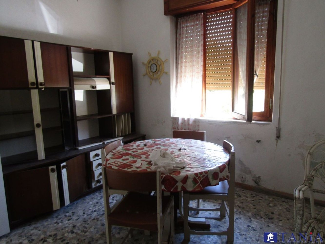 4 rooms House in Carrara, Italy No. 48139