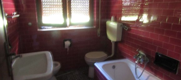 4 rooms House in Carrara, Italy No. 48139 19