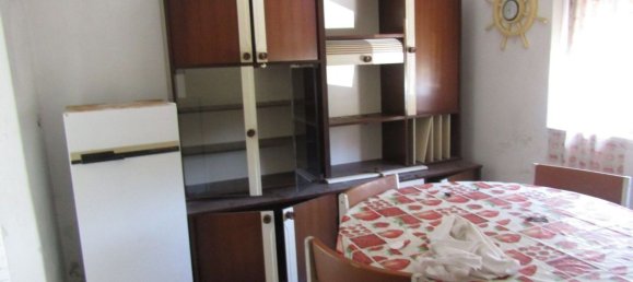 4 rooms House in Carrara, Italy No. 48139 5