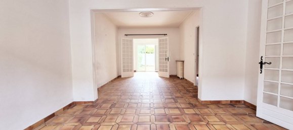 2 bedrooms Villa in Talence, France No. 297802 2