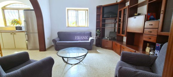 4 bedrooms Villa in Pembroke, Malta No. 11481 4
