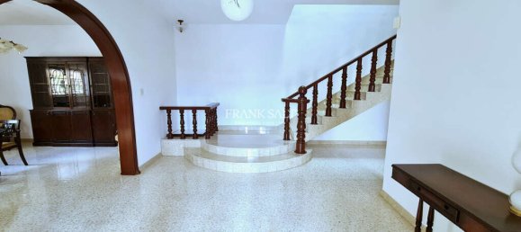 4 bedrooms Villa in Pembroke, Malta No. 11481 2