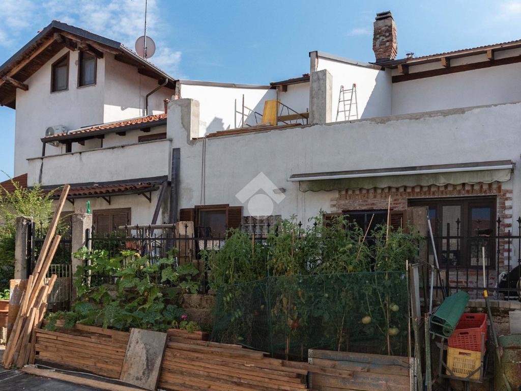 2 bedrooms House in Cirié, Italy No. 322125