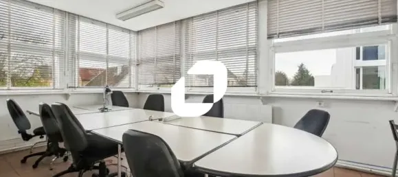 Oficina en Pontoise, France 897 m² No. 302387 7