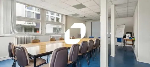 Oficina en Pontoise, France 897 m² No. 302387 9