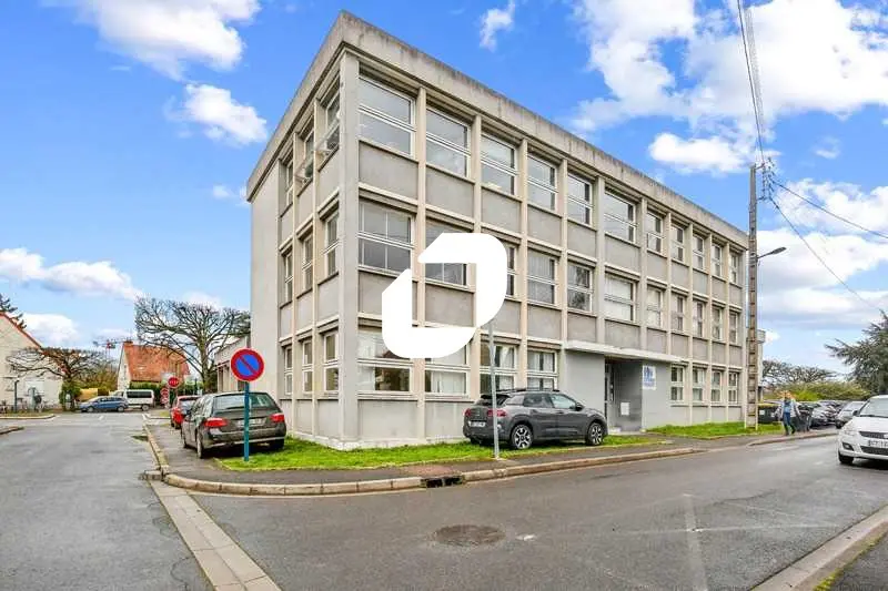 Oficina en Pontoise, France 897 m² No. 302387