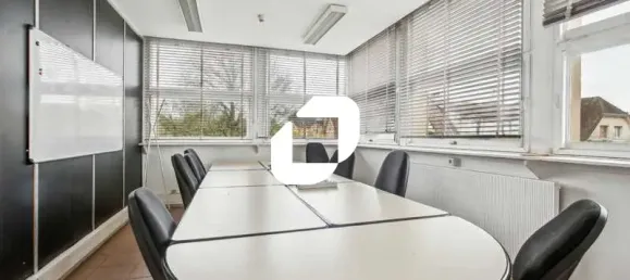 Oficina en Pontoise, France 897 m² No. 302387 6