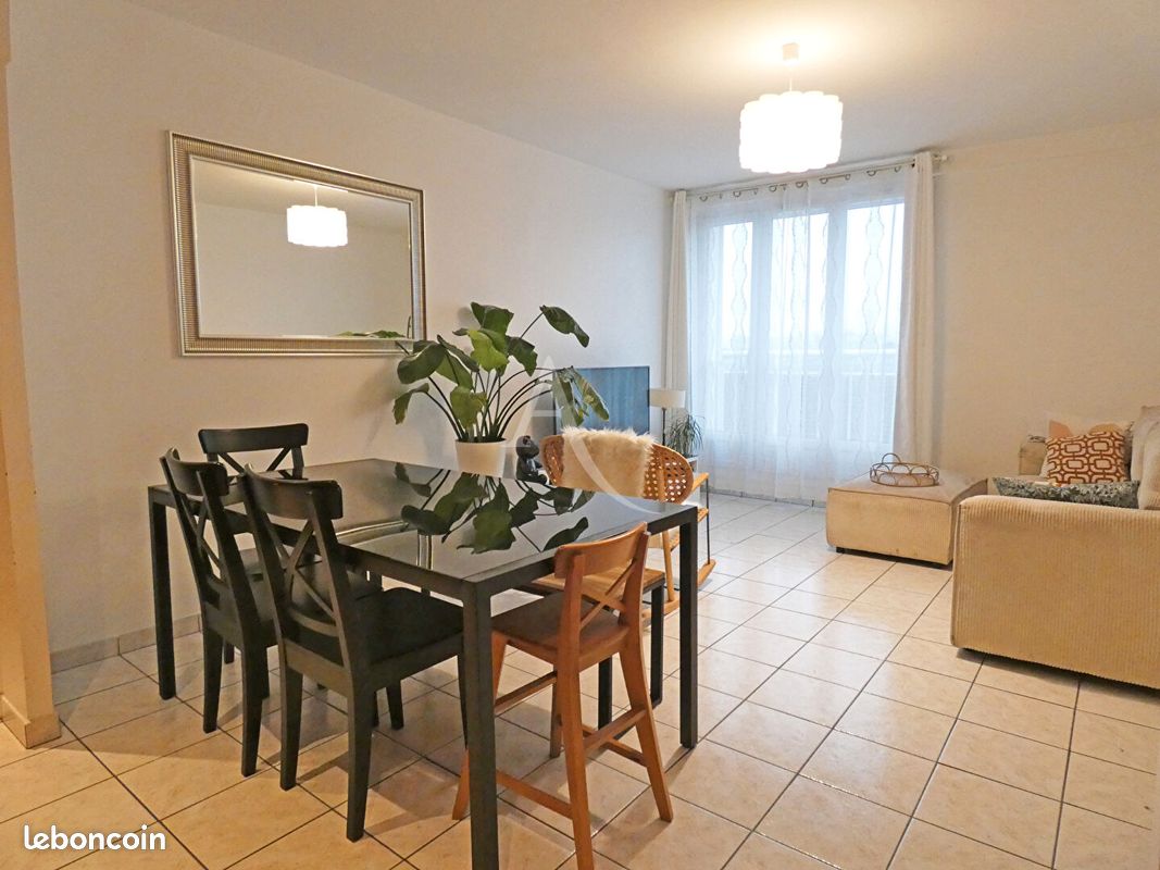 2 bedrooms Apartment in Neuilly-sur-Marne, France No. 180082