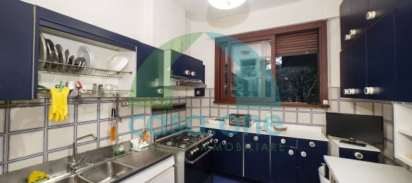 4 bedrooms Apartment in Rome, Italy No. 168925 10