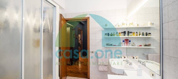 4 bedrooms Apartment in Rome, Italy No. 168925 23