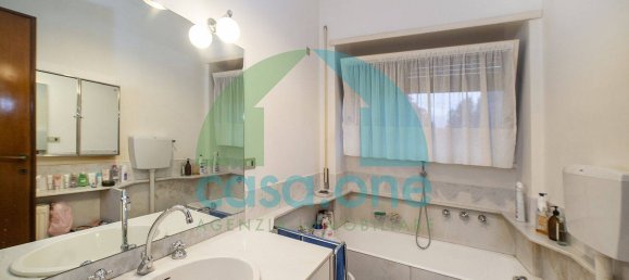 4 bedrooms Apartment in Rome, Italy No. 168925 26