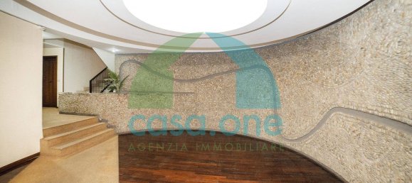 4 bedrooms Apartment in Rome, Italy No. 168925 2