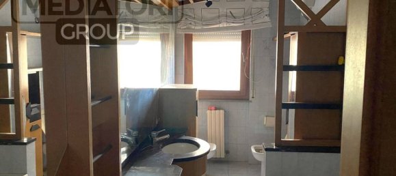 5 rooms Apartment in Altopascio, Italy No. 374506 9