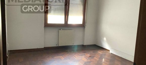 5 rooms Apartment in Altopascio, Italy No. 374506 10