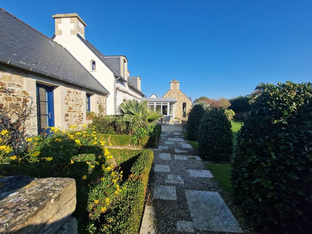 7 bedrooms House in Ploneour-Lanvern, France No. 273945