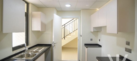 3 bedrooms Townhouse in Dubai, UAE No. 16766 2