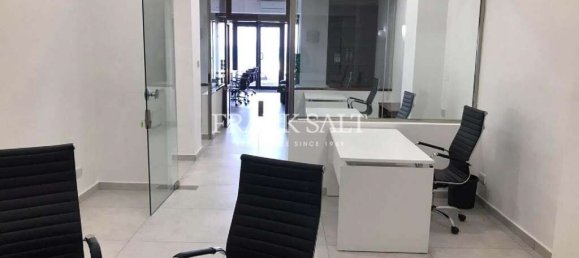 Bureau à Sliema, Malta 90m² No. 12124 3