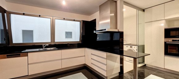 3 bedrooms Apartment in Porto, Portugal No. 97837 12