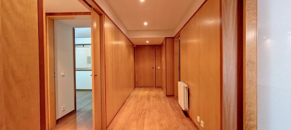 3 bedrooms Apartment in Porto, Portugal No. 97837 2