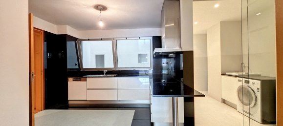 3 bedrooms Apartment in Porto, Portugal No. 97837 11