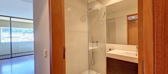 3 bedrooms Apartment in Porto, Portugal No. 97837 5