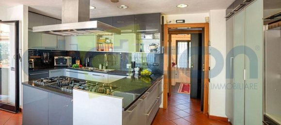 6 bedrooms Villa in Varazze, Italy No. 313170 9