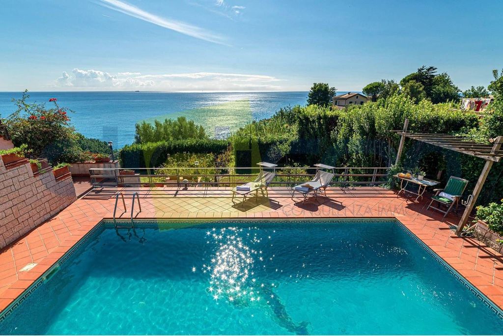 6 bedrooms Villa in Varazze, Italy No. 313170