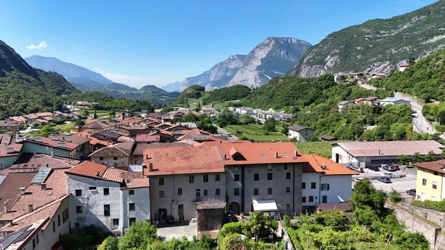 12 bedrooms House in Vallelaghi, Italy No. 360423