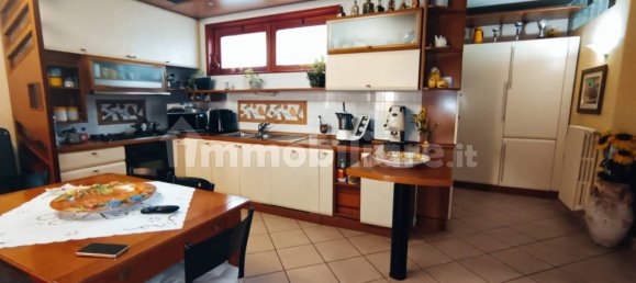 4 Schlafzimmer Haus in Benevento, Italy, Nr. 75954 9