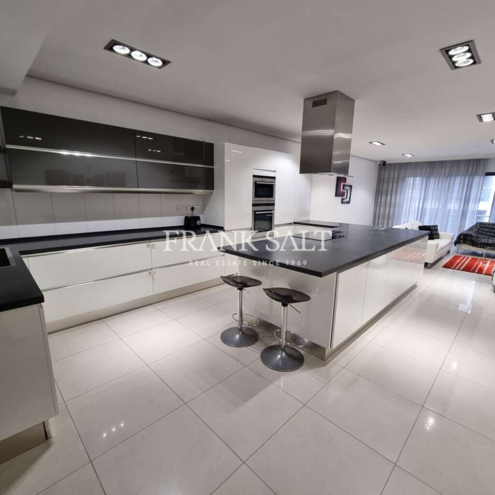 Квартира с 3 спальнями в Сент-Джулианс, Мальта № 5350