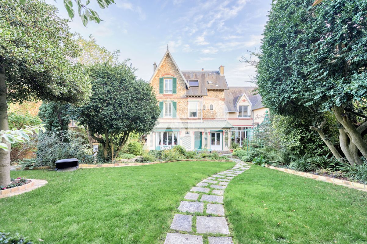 6 bedrooms House in Sevres, France No. 169256