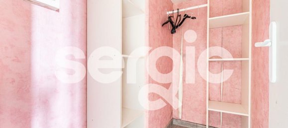 Studio in Mons-en-Baroeul, France, Nr. 56103 8