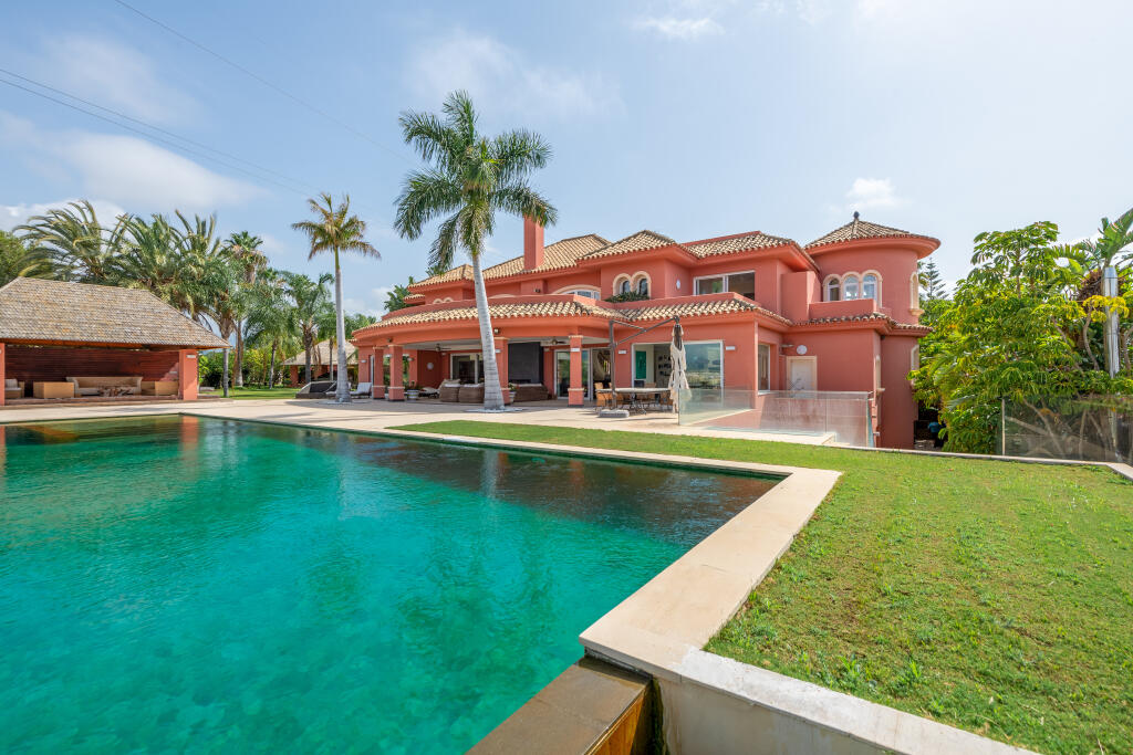 8 chambres Villa à Estepona, Spain No. 55349