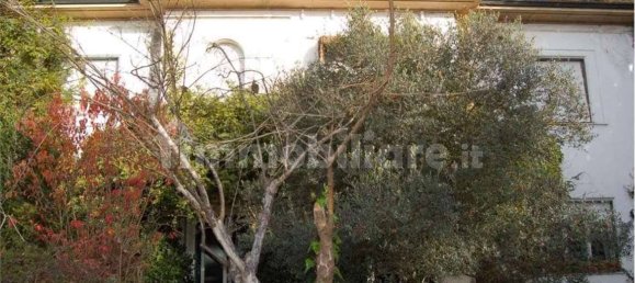 4 bedrooms Apartment in Albizzate, Italy No. 280718 4