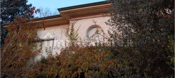 4 bedrooms Apartment in Albizzate, Italy No. 280718 3