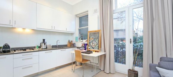 2 bedrooms Apartment in London, United Kingdom No. 12880 4