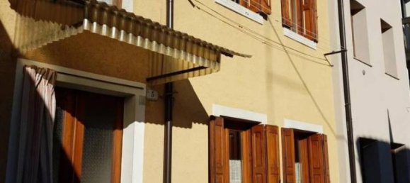 5-salle Villa à Pordenone, Italy No. 37356 2