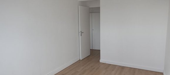 2 bedrooms Apartment in Aulnay-sous-Bois, France No. 311199 3