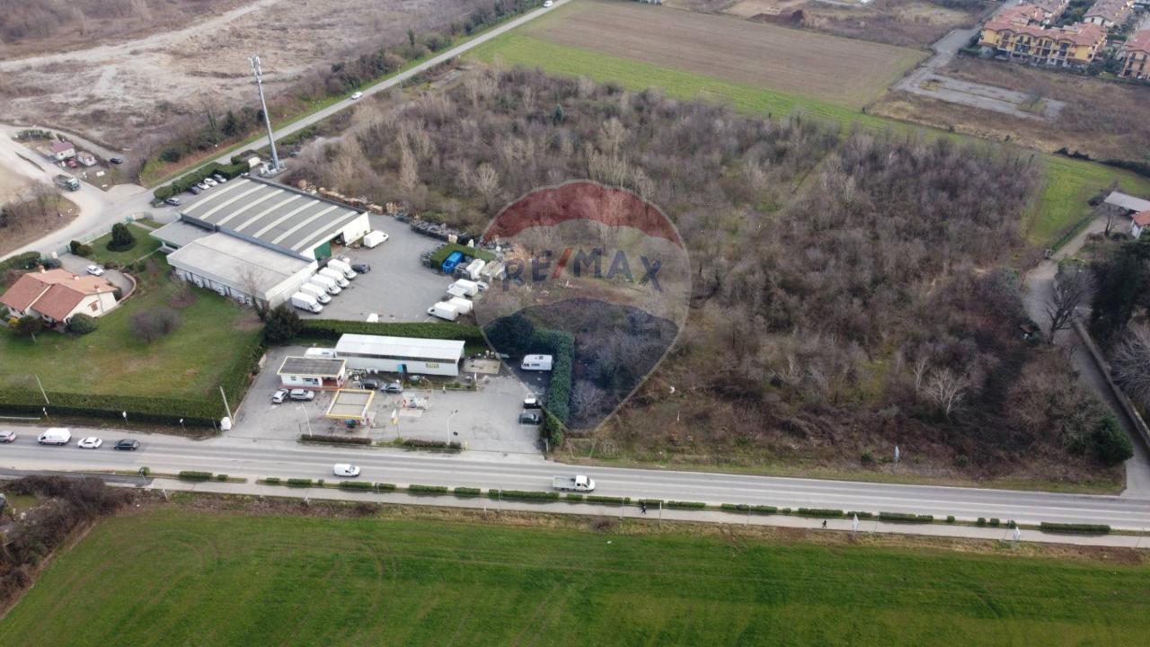 1غرفة قطعة أرض في Pozzo d'Adda, Italy رقم 30597