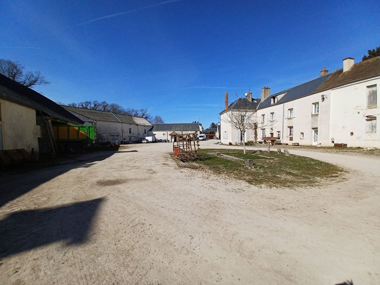 Дом с 7 комнатами в Вилье-ле-Бакль, Франция № 293341