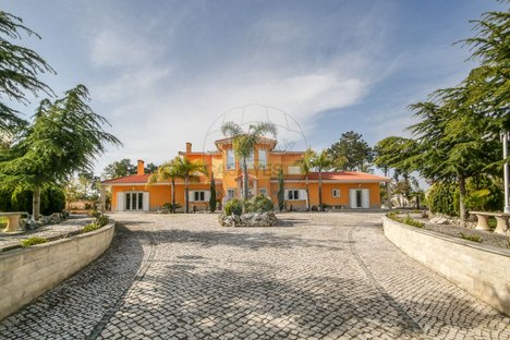 5 bedrooms House in Corroios, Portugal No. 179865