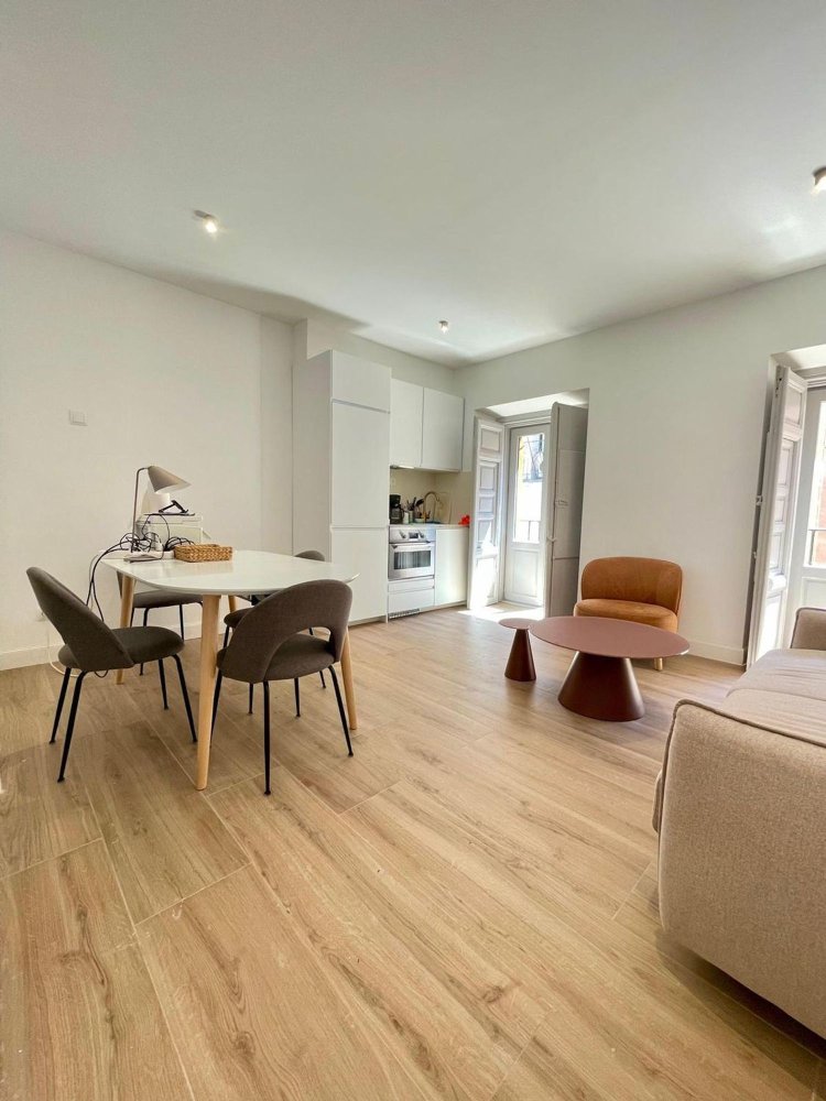 4 bedrooms Apartment in Madrid, Spain No. 199366