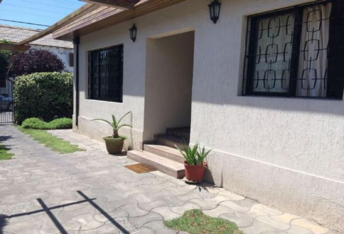 Casa de 4 dormitorios en Santiago, Chile No. 3706