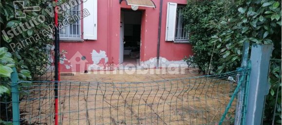 1 bedroom Apartment in Parma, Italy No. 265806 3