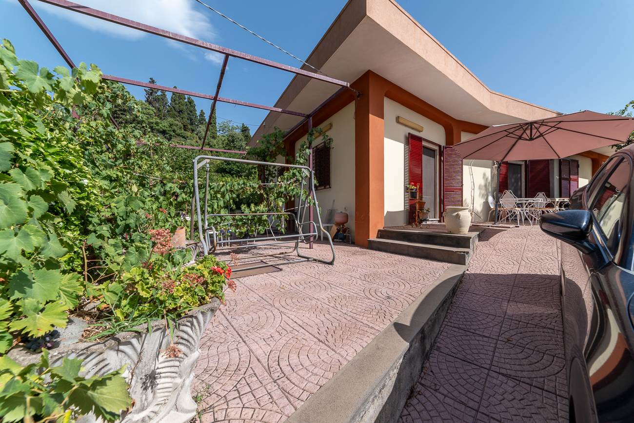 Villa de 3 dormitorios en Riposto, Italy No. 282827