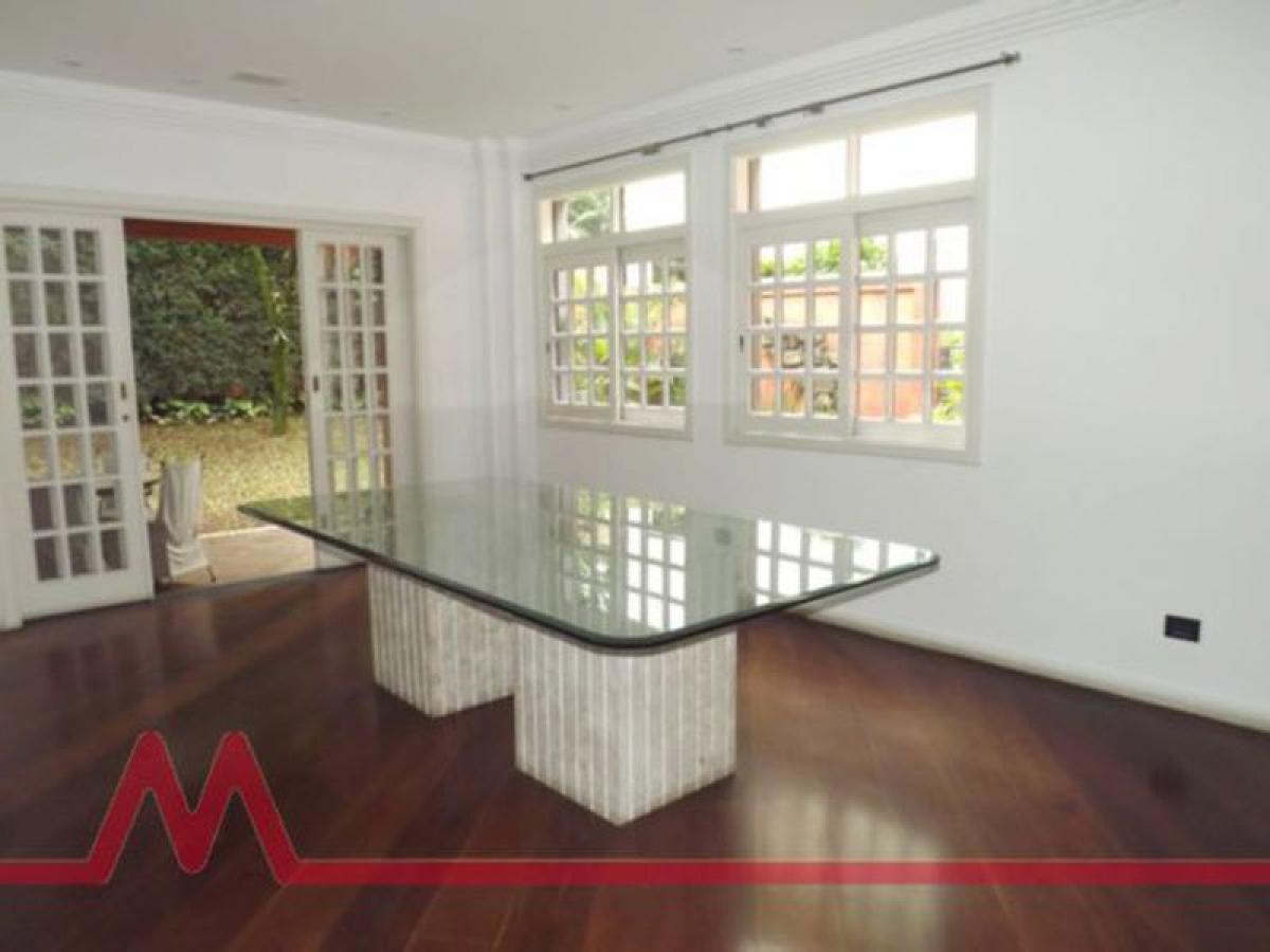 Casa de 4 dormitorios en Sao Paulo, Brazil No. 528615